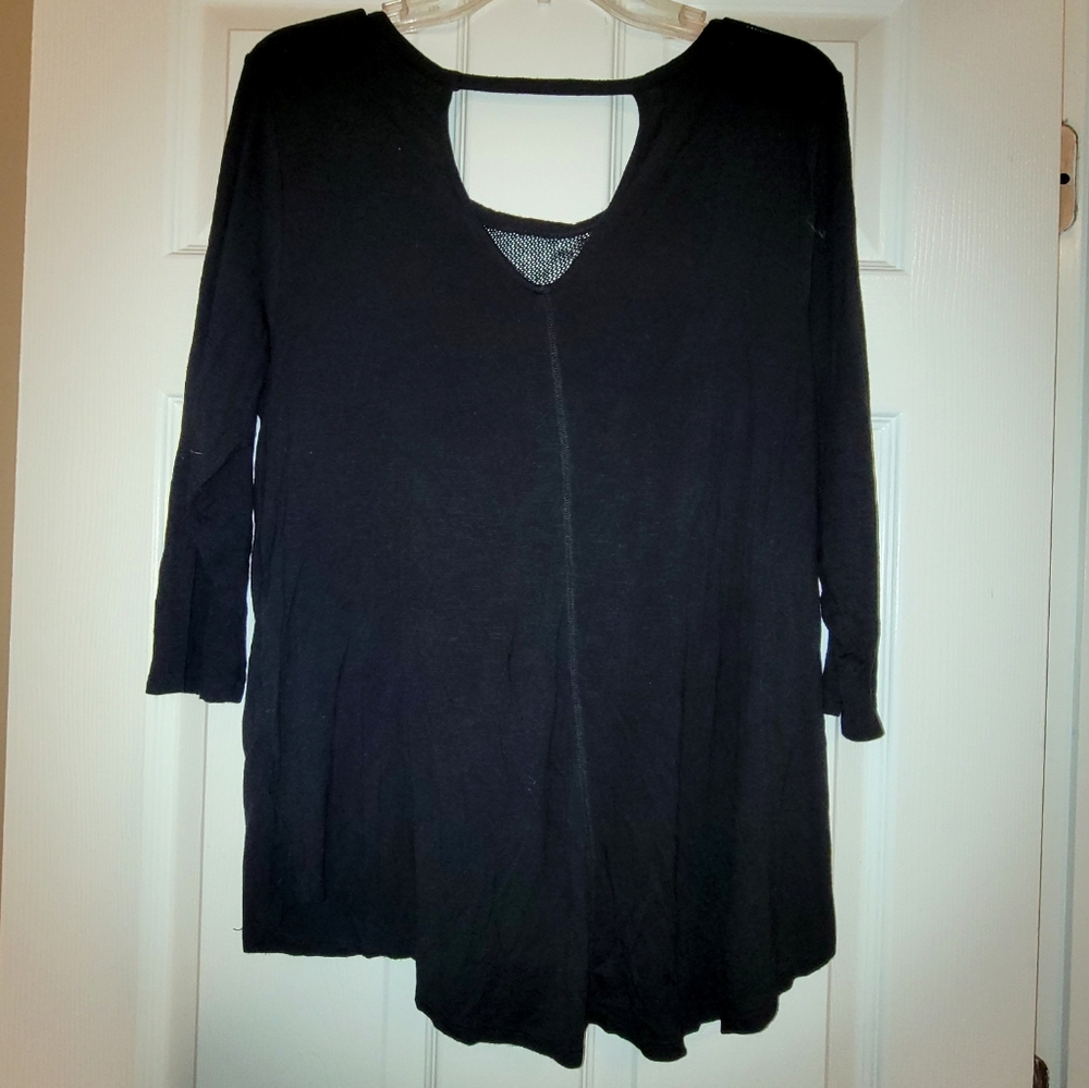 Black 3/4 sleeved top - Picture 3 of 5